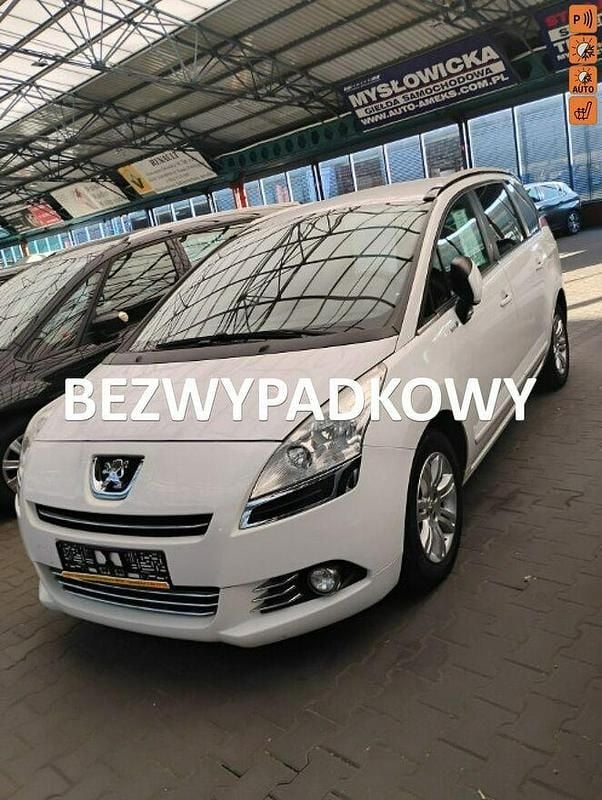 Biały Używany 2013 Peugeot 5008 Minivan | 22 650 zł (Dość drogi) - Obraz 1/4