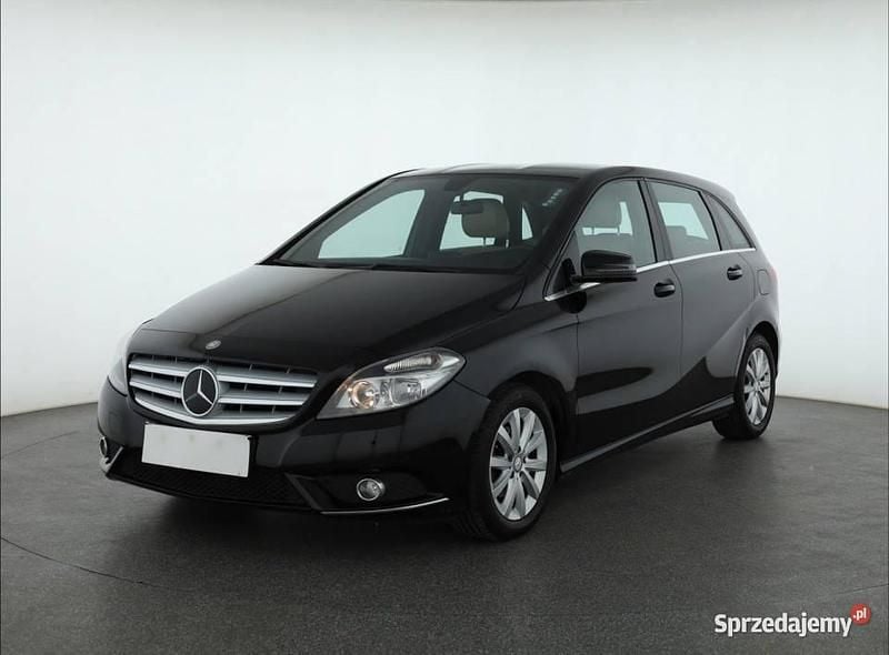 Używany Mercedes B180 122 KM (89 kW) 2012 Czarny Minivan