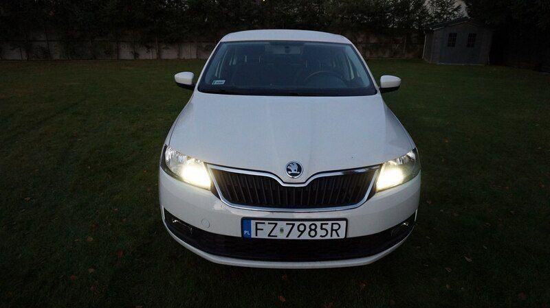 Używany Skoda Rapid 95 KM (69 kW) 2018 Biały Sedan/Limuzyna