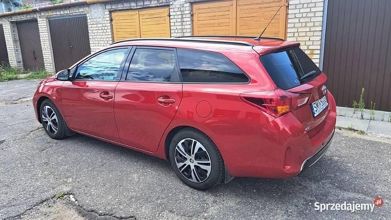 Czerwony Używany 2014 Toyota Auris Kombi | 36 900 zł (Uczciwa cena) - Obraz 1/4