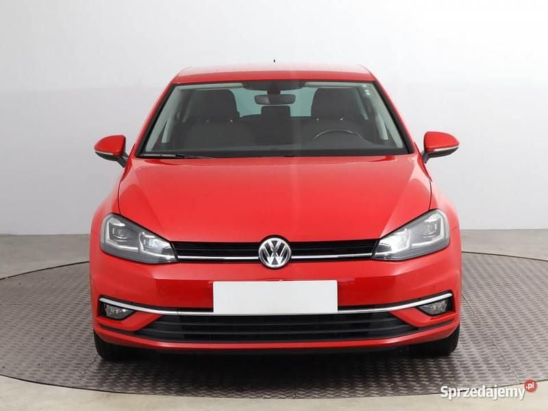 Czerwony Używany 2018 VW Golf VII Hatchback | 46 999 zł (Uczciwa cena) - Obraz 1/4