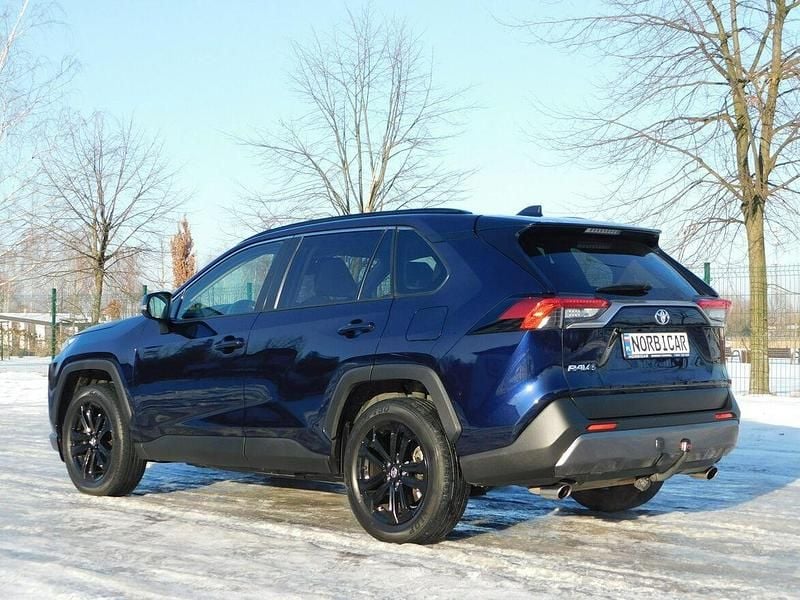 Używany Toyota RAV4 175 KM (128 kW) 2021 Czarny SUV
