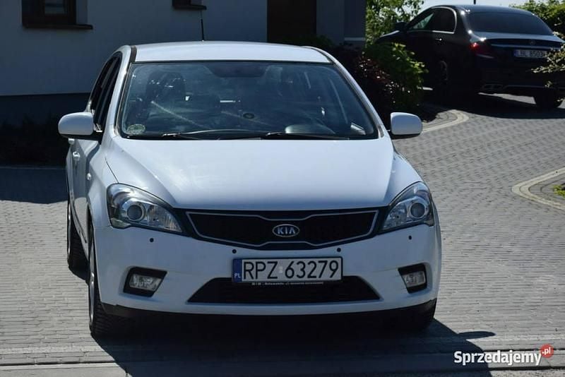 Biały Używany 2012 Kia Ceed 2 Hatchback | 19 900 zł (Dobra cena) - Obraz 1/4