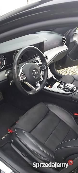 Używany Mercedes E220 AMG 194 KM (142 kW) 2016 Czarny Sedan/Limuzyna