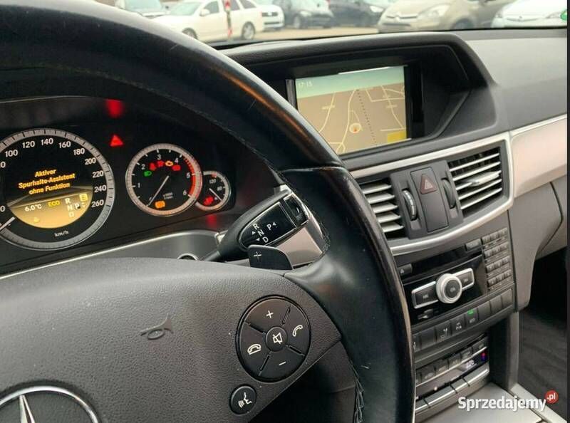 Używany Mercedes E250 204 KM (150 kW) 2011 Czarny Sedan/Limuzyna