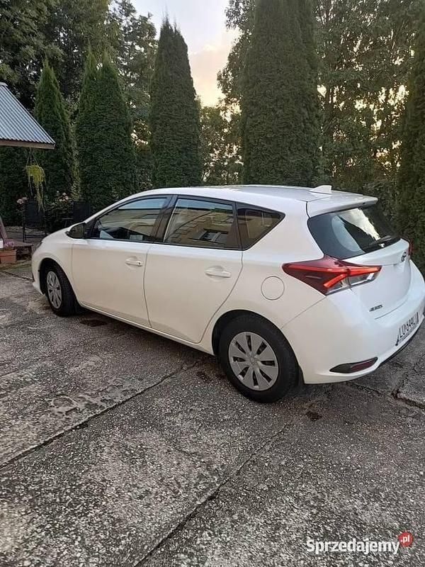 Używany Toyota Auris 2018 Biały Hatchback