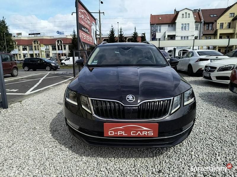 Czarny (metalik) Używany 2017 Skoda Octavia Kombi | 49 900 zł (Uczciwa cena) - Obraz 1/4