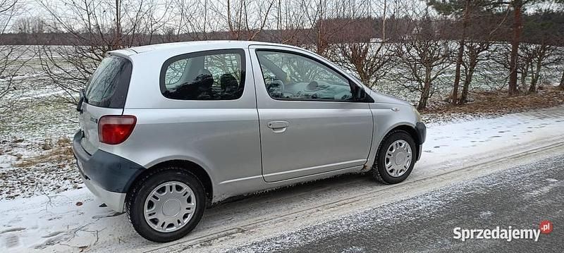 Używany Toyota Yaris 1999 Srebrny Hatchback