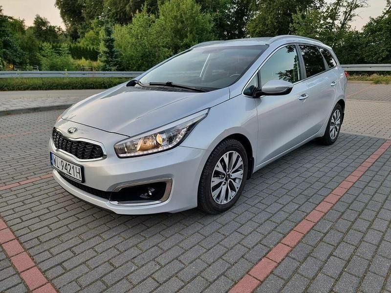 Srebrny Używany 2016 Kia Ceed Kombi | 32 000 zł (Uczciwa cena) - Obraz 1/4