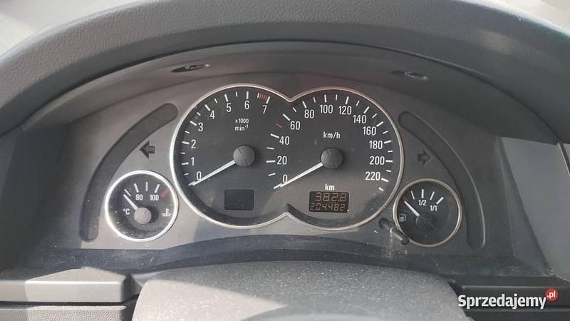 Srebrny Używany 2004 Opel Meriva Minivan | 9000 zł - Obraz 1/4