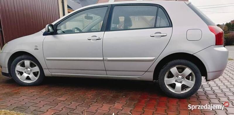 Używany Toyota Corolla 2003 Srebrny Hatchback