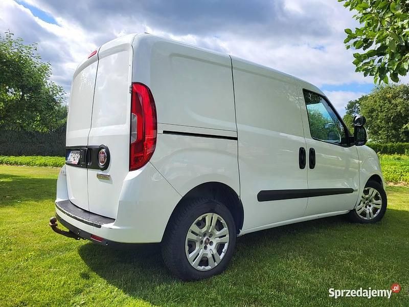 Biały Używany 2015 Fiat Doblò Minivan | 27 000 zł (Uczciwa cena) - Obraz 1/4