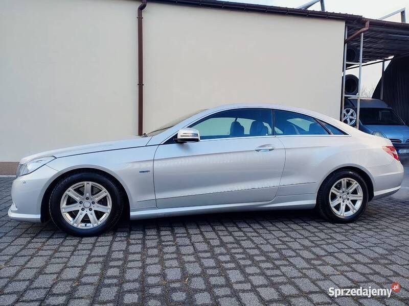 Używany Mercedes E200 184 KM (135 kW) 2011 Srebrny Coupe
