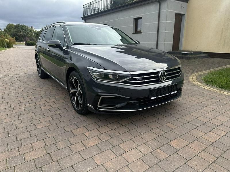 Czarny Używany 2021 VW Passat Kombi | 94 800 zł - Obraz 1/4