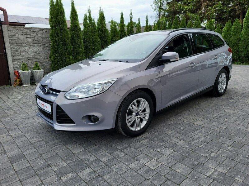 Używany Ford Focus 95 KM (69 kW) 2012 Srebrny Sedan/Limuzyna