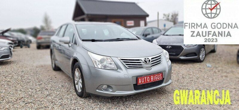 Srebrny (metalik) Używany 2011 Toyota Avensis Kombi | 25 900 zł (Uczciwa cena) - Obraz 1/4
