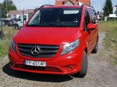 Czerwony Używany 2014 Mercedes Vito Minivan | 45 900 zł - Obraz 1/4