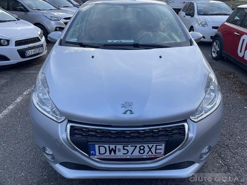 Srebrny metalik Używany 2014 Peugeot 208 Hatchback | 18 900 zł - Obraz 1/4