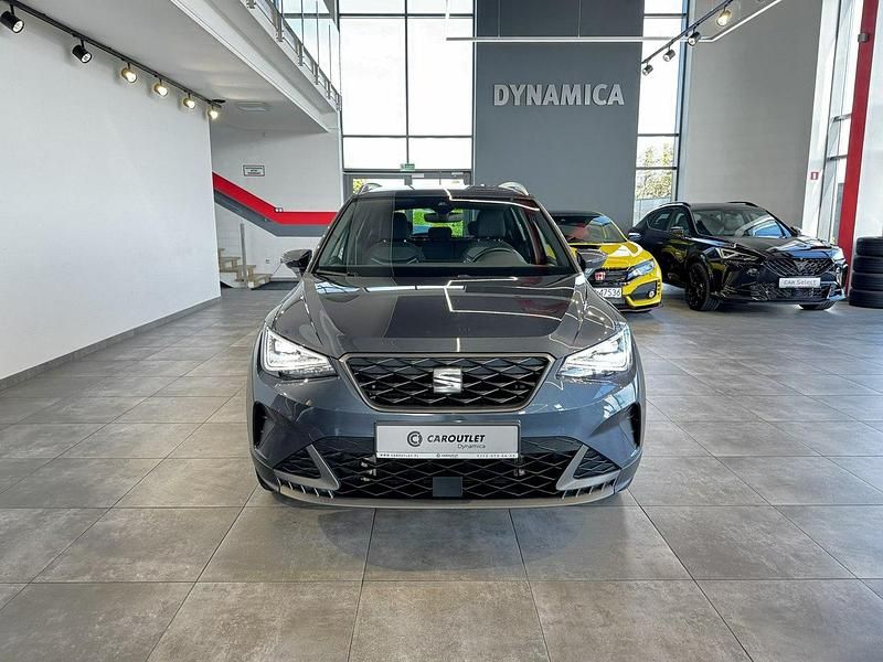 Szary Używany 2022 Seat Arona FR SUV | 73 900 zł (Uczciwa cena) - Obraz 1/2
