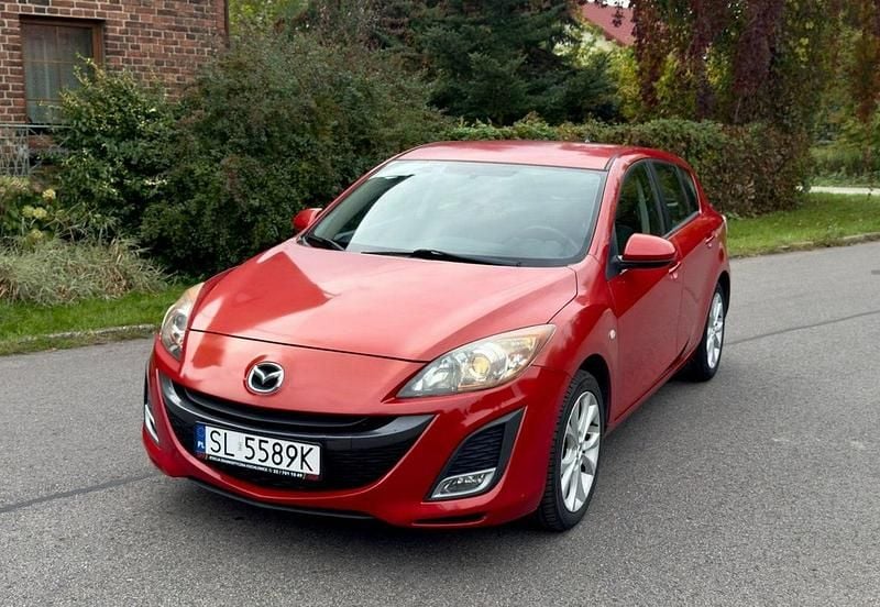 Czerwony Używany 2011 Mazda 3 Hatchback | 25 000 zł (Uczciwa cena) - Obraz 1/4