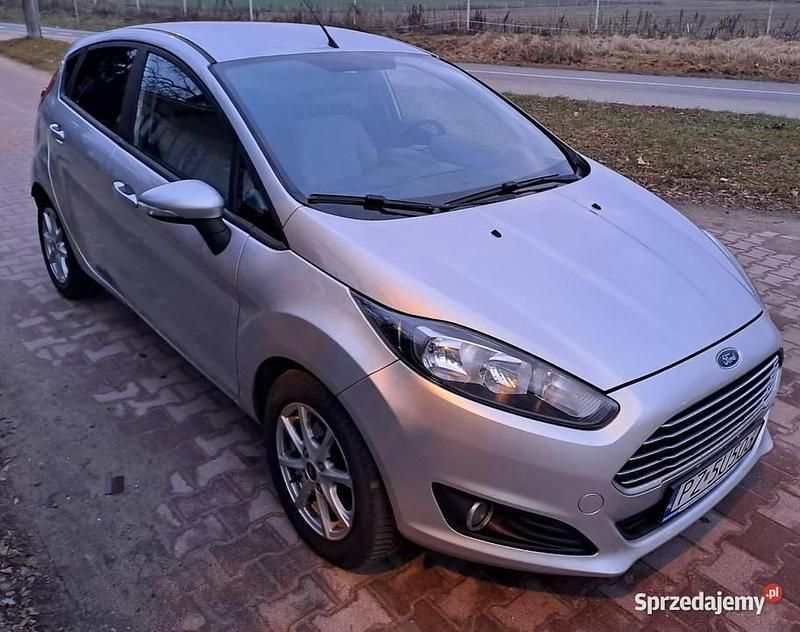 Używany Ford Fiesta SYNC Edition 2014 Srebrny Hatchback