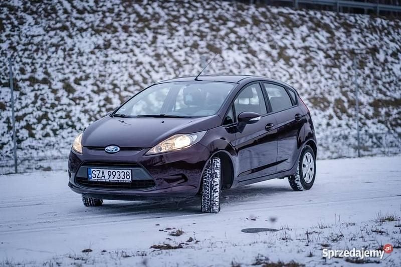 Używany Ford Fiesta 2009 Bordowy Hatchback
