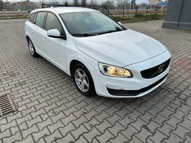 Używany Volvo V60 120 KM (88 kW) 2016 Biały Kombi