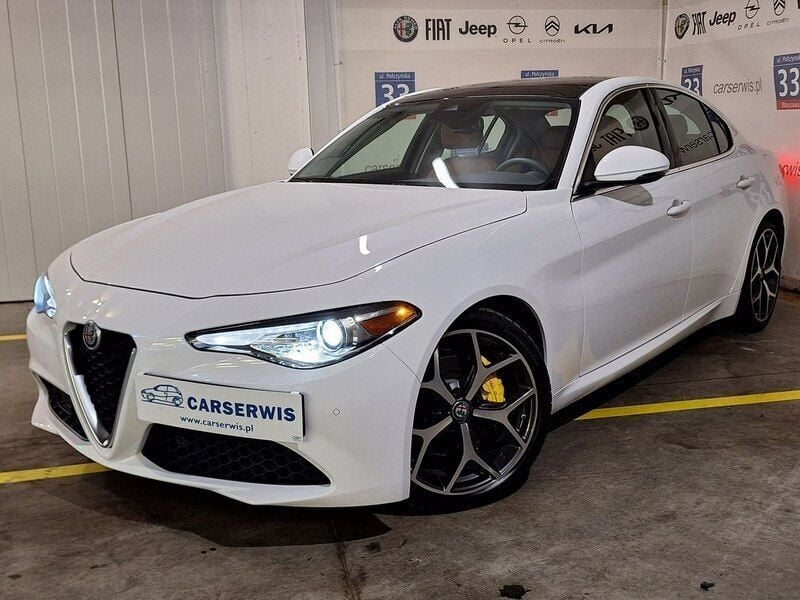 Biały Używany 2021 Alfa Romeo Giulia Sedan/Limuzyna | 124 900 zł (Uczciwa cena) - Obraz 1/4