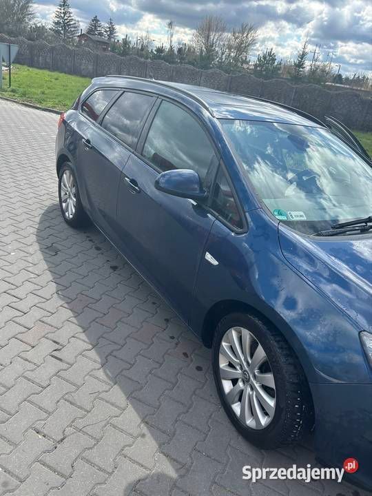 Granatowy Używany 2011 Opel Astra Kombi | 14 000 zł (Dość drogi) - Obraz 1/4