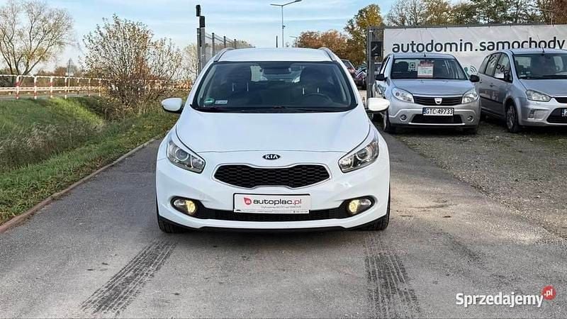 Biały Używany 2013 Kia Ceed Kombi | 30 999 zł (Uczciwa cena) - Obraz 1/4