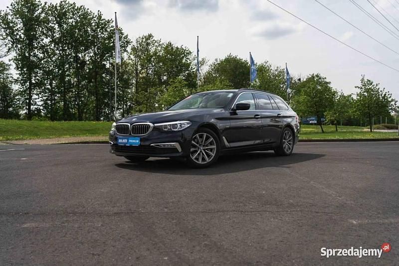 Niebieski Używany 2017 BMW 520 Kombi | 82 999 zł (Uczciwa cena) - Obraz 1/4