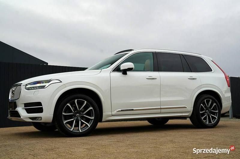 Biały Używany 2020 Volvo XC90 Inscription SUV | 156 700 zł (Dobra cena) - Obraz 1/4