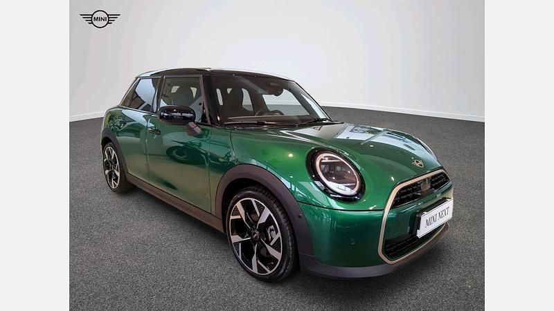British racing green iv metalizowany Używany 2024 Mini Cooper Hatchback | 137 900 zł (Uczciwa cena) - Obraz 1/4