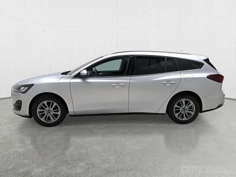 Używany Ford Focus 2022 Srebrny Kombi