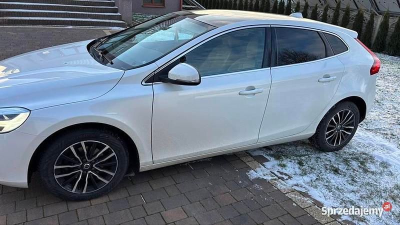 Używany Volvo V40 Inscription 2017 Biały Hatchback
