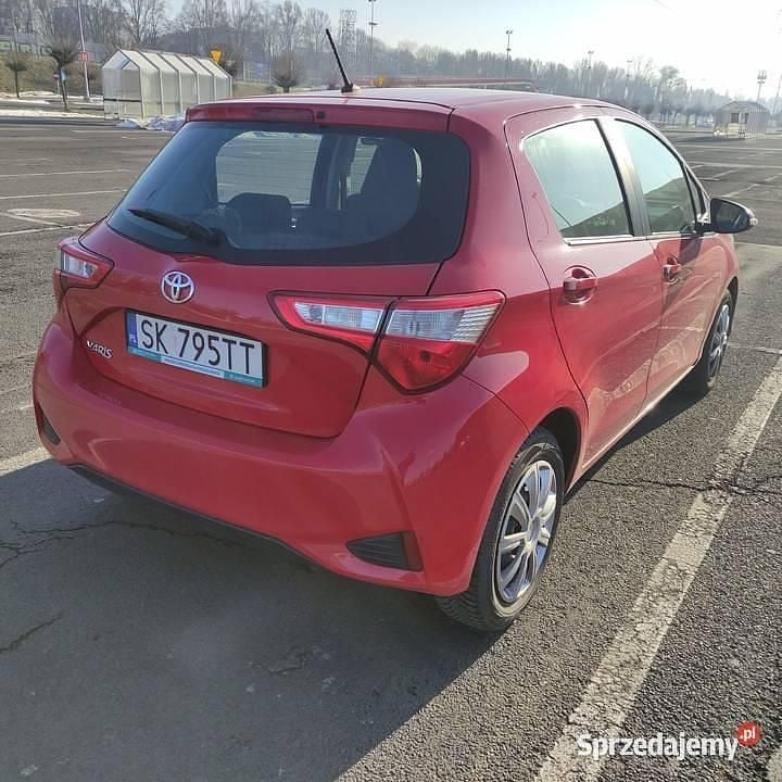 Używany Toyota Yaris Active 72 KM (52 kW) 2020 Czerwony Hatchback