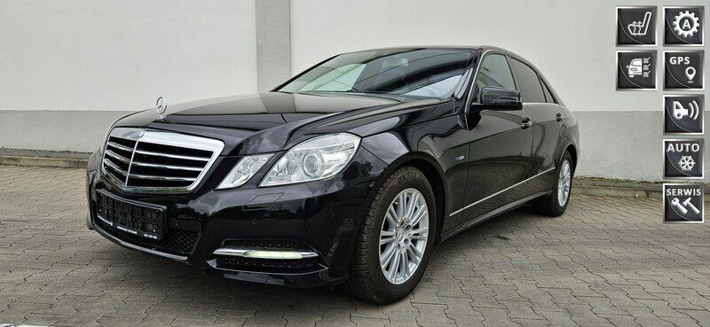 Czarny Używany 2011 Mercedes E200 Sedan/Limuzyna | 54 456 zł (Dobra cena) - Obraz 1/4