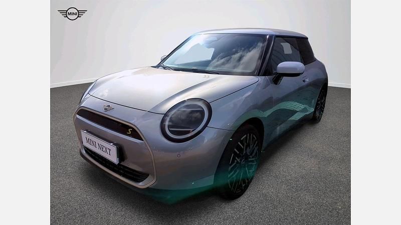 Melting silver iii metalizowany Używany 2024 Mini Cooper SE Hatchback | 134 400 zł (Super Cena) - Obraz 1/4