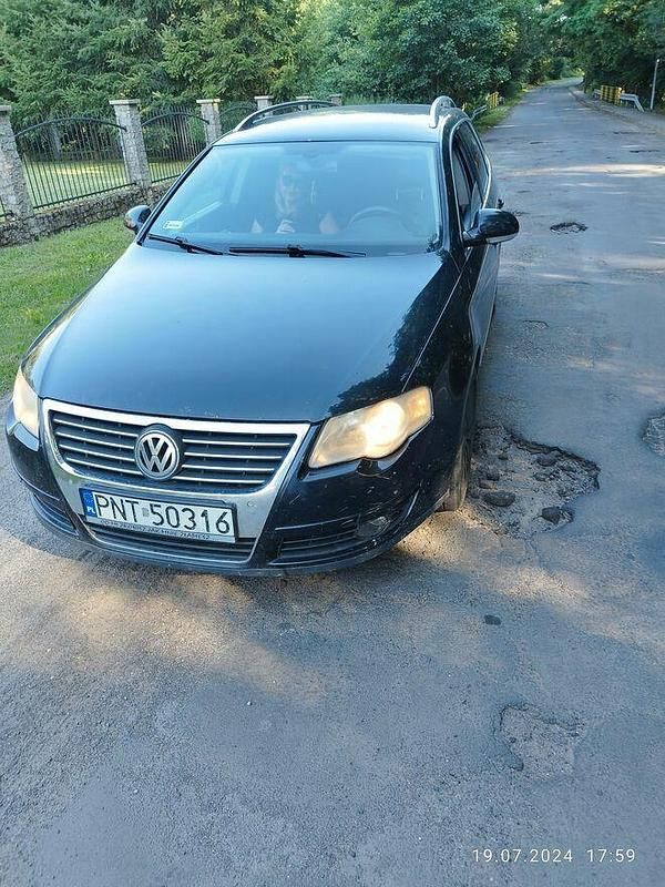 Czarny Używany 2006 VW Passat Kombi | 5000 zł (Uczciwa cena) - Obraz 1/4