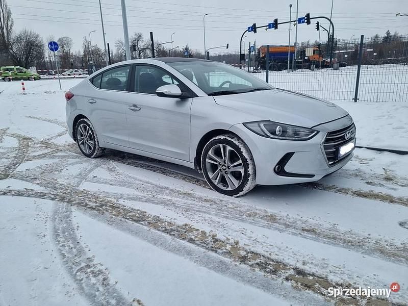 Używany Hyundai Elantra 2017 Srebrny Sedan/Limuzyna