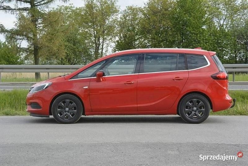 Używany Opel Zafira 140 KM (102 kW) 2017 Czerwony Minivan