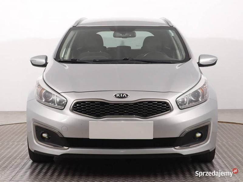 Srebrny Używany 2017 Kia Ceed Hatchback | 32 999 zł (Uczciwa cena) - Obraz 1/4