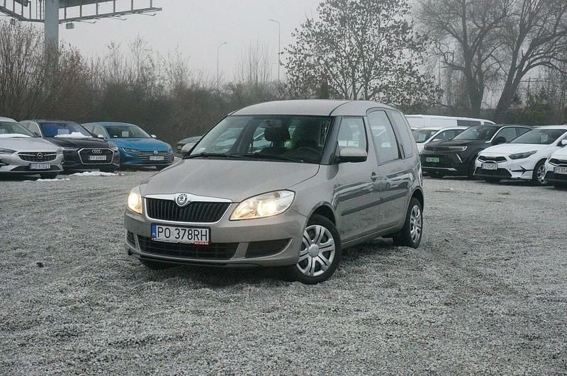Szary Używany 2011 Skoda Roomster Minivan | 15 000 zł (Dobra cena) - Obraz 1/4