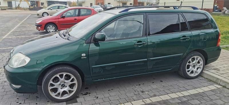 Zielony Używany 2003 Toyota Corolla Kombi | 9999 zł - Obraz 1/4