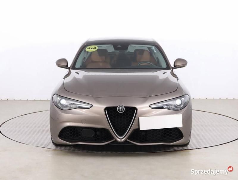 Używany Alfa Romeo Giulia 2017 Brązowy Sedan/Limuzyna