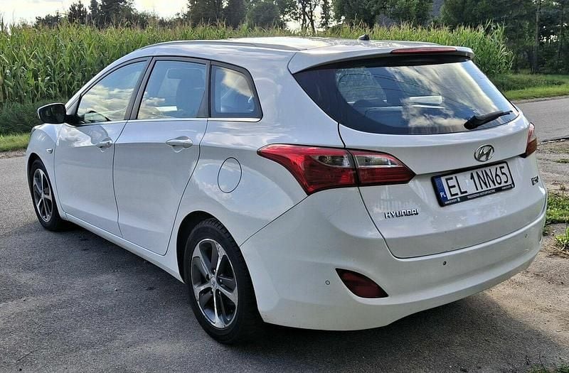 Używany Hyundai i30 Trend 101 KM (74 kW) 2015 Biały Kombi