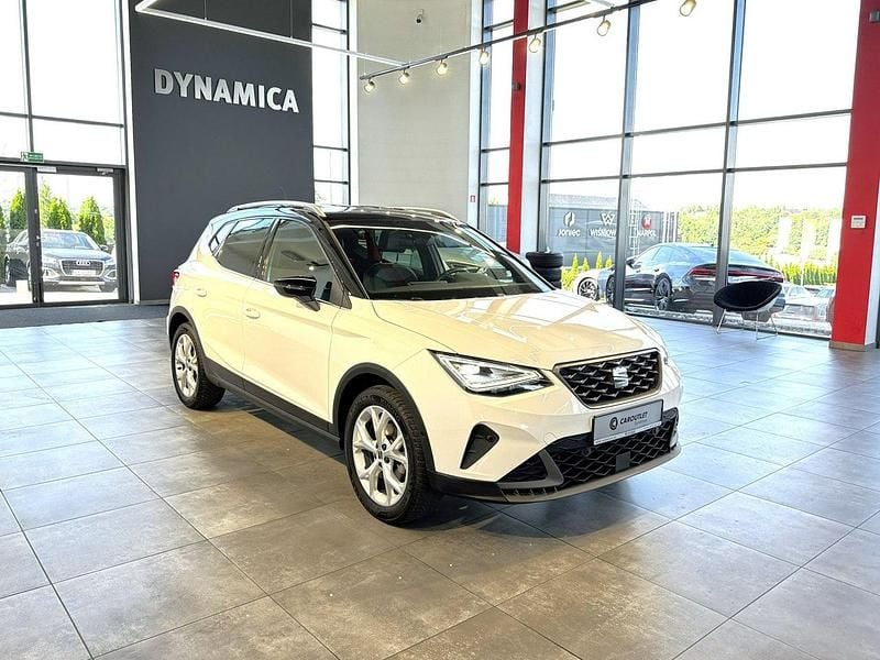 Biały Używany 2022 Seat Arona FR SUV | 74 500 zł (Uczciwa cena) - Obraz 1/3