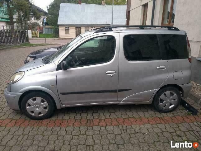Srebrny Używany 2003 Toyota Yaris Verso Minivan | 9500 zł - Obraz 1/4