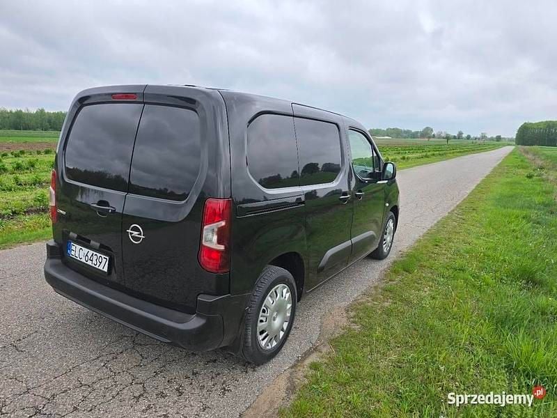 Używany Opel Combo 2020 Czarny Minivan