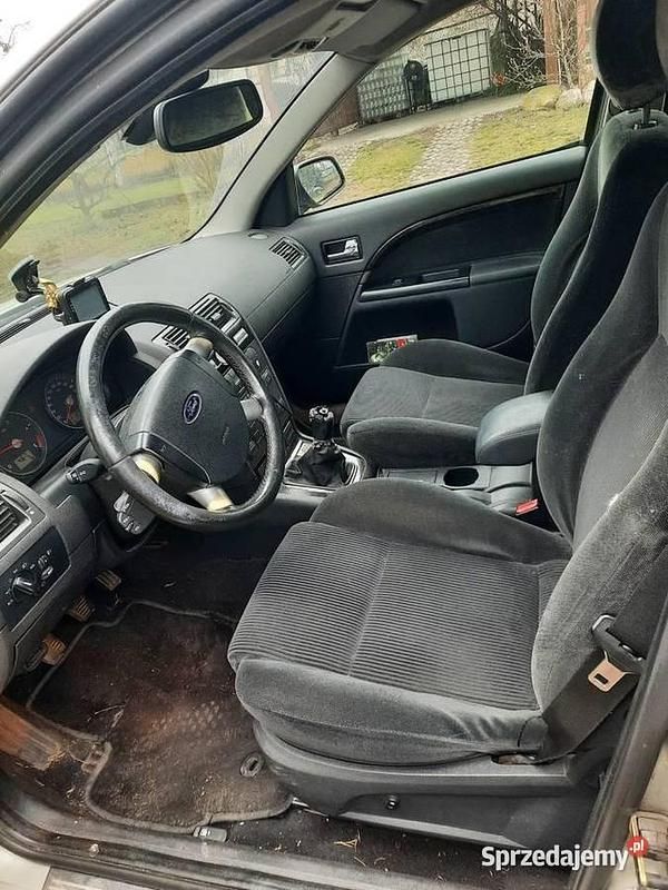 Używany Ford Mondeo 2004 Srebrny Kombi
